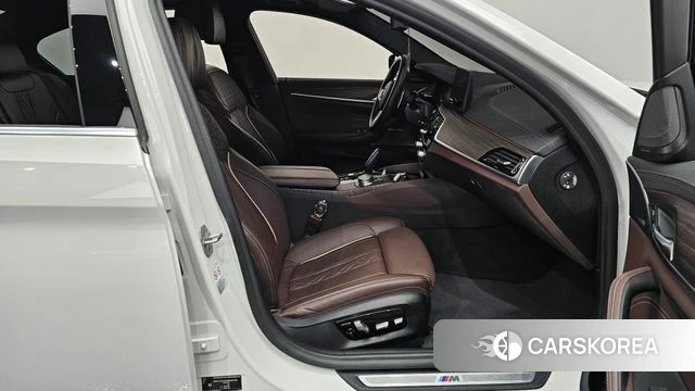 BMW 5 Series (G30) 2021 Белый из Кореи, фото 2