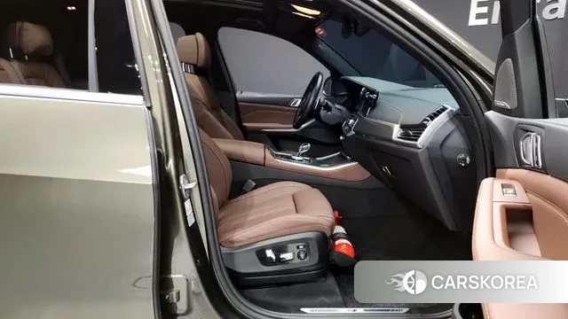 BMW X5 (G05) 2023 Песочный из Кореи, фото 2