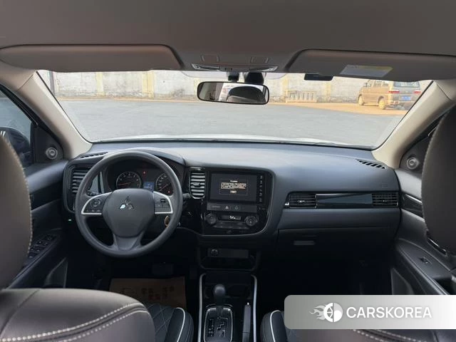 Mitsubishi  Outlander 2022 Белый из Китая, фото 2