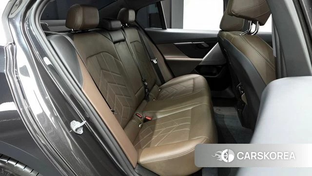 BMW 5 Series (G60) 2024 Серый из Кореи, фото 2