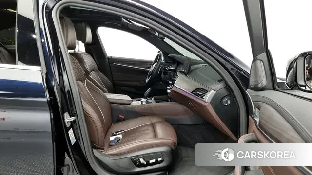 BMW 5 Series (G30) 2021 Черный из Кореи, фото 2