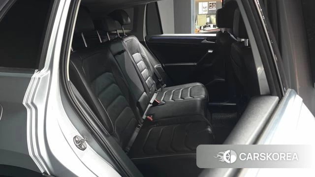 Volkswagen Tiguan second Generation 2021 Серебряный из Кореи, фото 2
