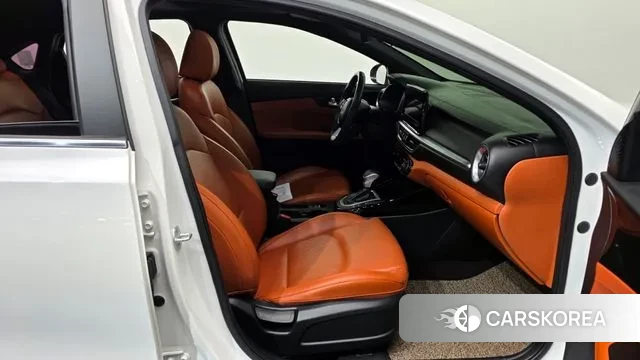 Kia The New K3 2nd generation 2021 Белый из Кореи, фото 2