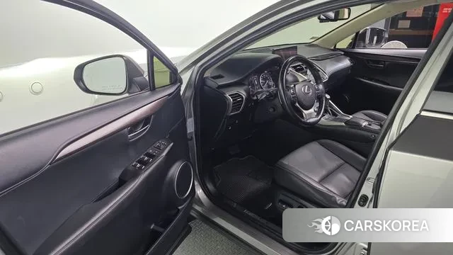 Lexus NX300h 2018 Серебристо-серый из Кореи, фото 2