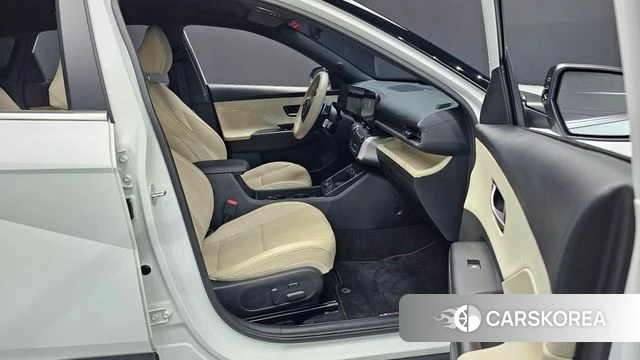 Hyundai Kona (SX2) 2023 Белый из Кореи, фото 2