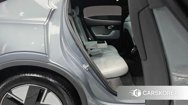 Polestar Polestar 2 2025 Серебристо-серый из Кореи, фото 2