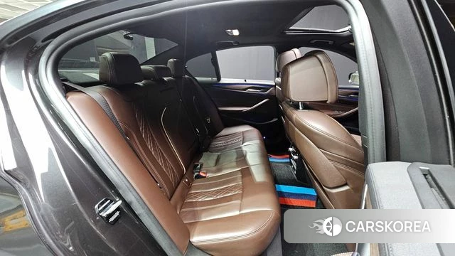 BMW 5 Series (G30) 2018 Серый из Кореи, фото 2