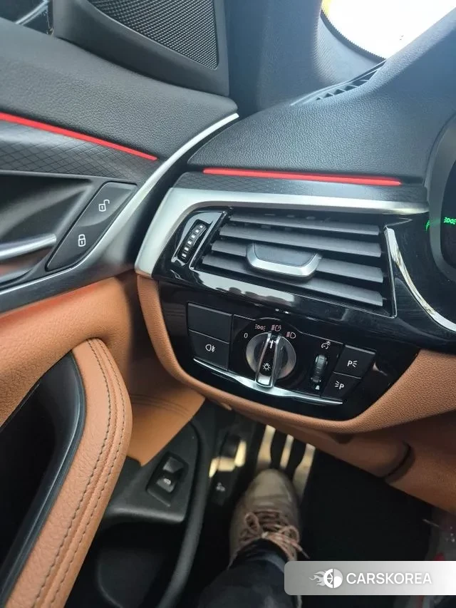 BMW 5 Series (G30) 2021 Черный из Кореи, фото 2