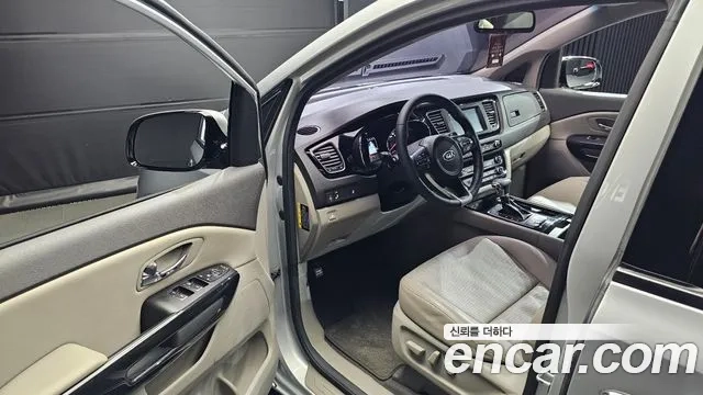 Kia All New Carnival 2018 Серебристо-серый из Кореи, фото 2