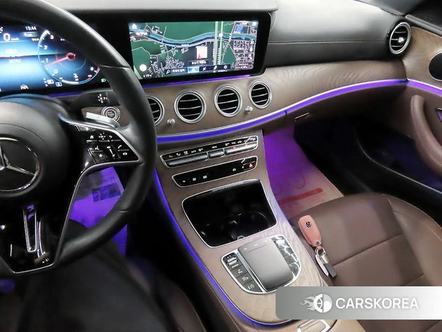 Mercedes-Benz E-Class W213 2022 Белый из Кореи, фото 2