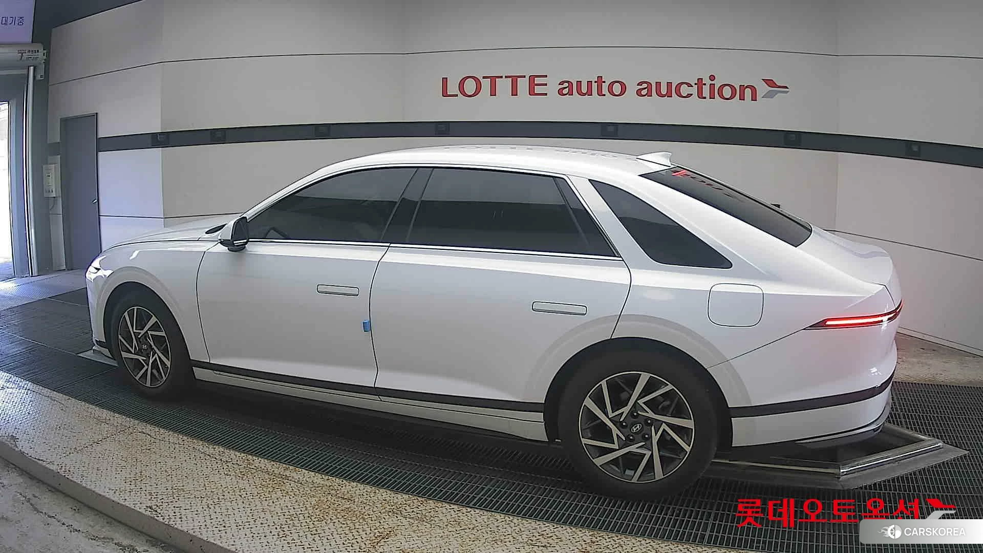 Hyundai Grandeur Hybrid 2023 Serenity White Pearl (Optional addition) из Кореи, фото 2