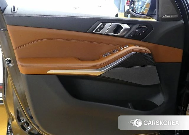 BMW X7 (G07) 2025 Черный из Кореи, фото 2