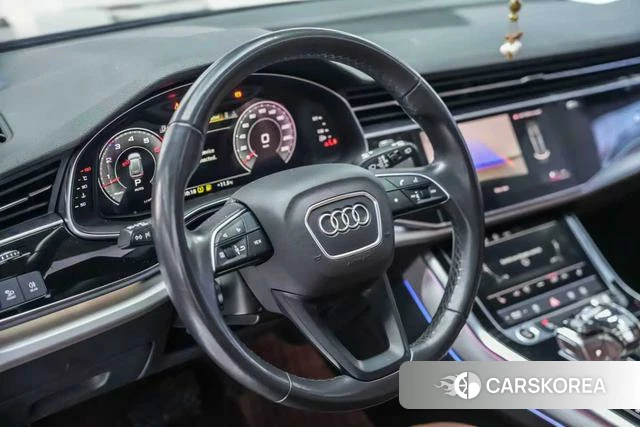 Audi Q8 2023 Черный из Китая, фото 2