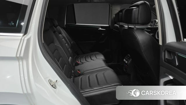 Volkswagen Tiguan second Generation 2022 Белый из Кореи, фото 2