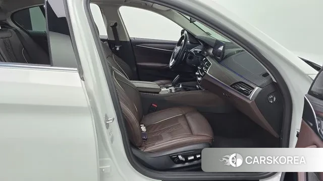 BMW 5 Series (G30) 2020 Белый из Кореи, фото 2