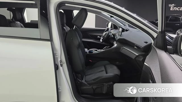 Peugeot 5008 second generation 2021 Белый из Кореи, фото 2
