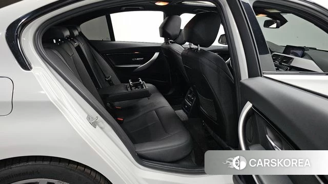 BMW 3 Series (F30) 2018 Белый из Кореи, фото 2