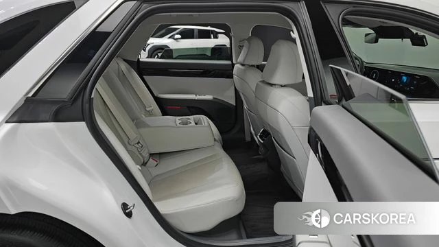 Hyundai Grandeur Hybrid (GN7) 2024 Белый из Кореи, фото 2