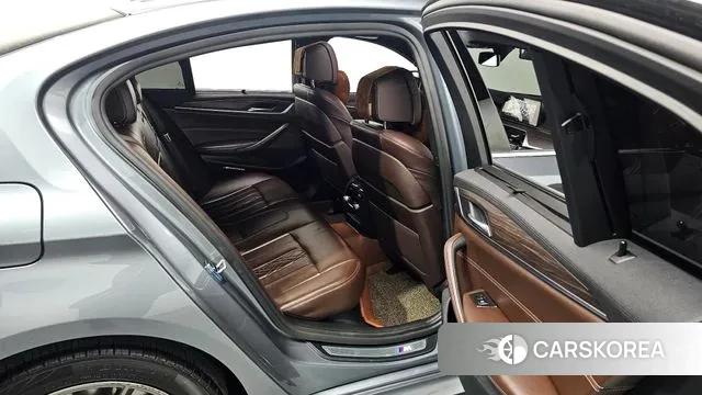 BMW 5 Series (G30) 2018 Серебристо-серый из Кореи, фото 2