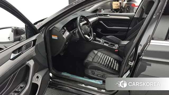 Volkswagen Passat GT (B8) 2022 Серый из Кореи, фото 2