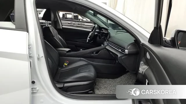 Hyundai The New Avante (CN7) 2023 Белый из Кореи, фото 2