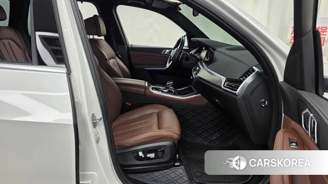 BMW X5 (G05) 2022 Белый из Кореи, фото 2