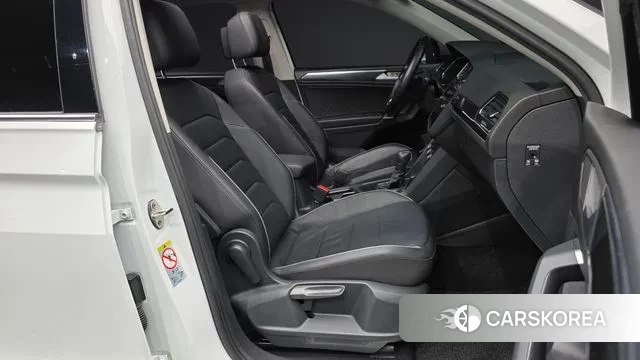 Volkswagen Tiguan Allspace 2020 Белый из Кореи, фото 2