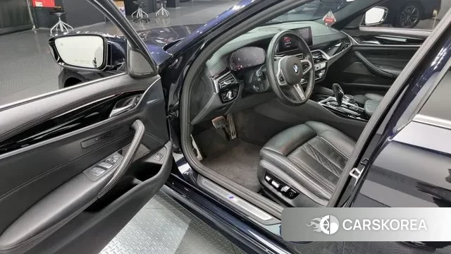 BMW 5 Series (G30) 2020 Черный из Кореи, фото 2