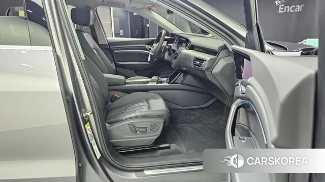Audi e-Tron 2021 Серый из Кореи, фото 2