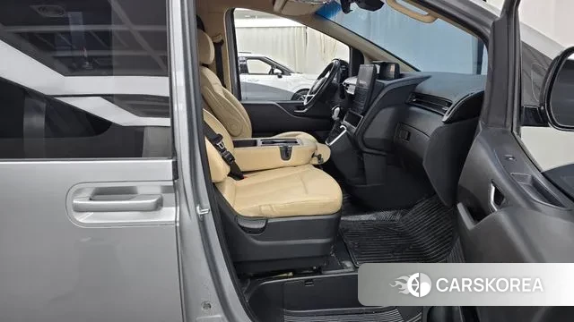 Hyundai Staria 2021 Серебряный из Кореи, фото 2