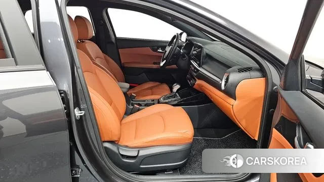 Kia The New K3 2nd generation 2023 Серый из Кореи, фото 2