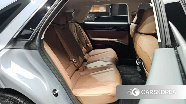 Hyundai Grandeur Hybrid (GN7) 2024 Серебристо-серый из Кореи, фото 2