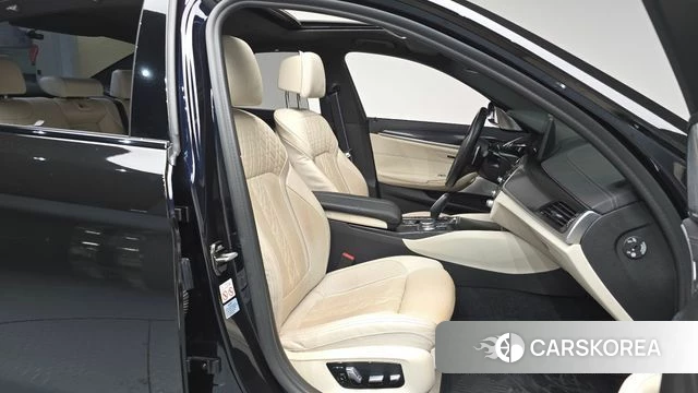 BMW 5 Series (G30) 2021 Черный из Кореи, фото 2