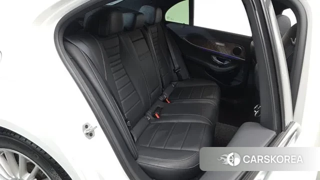 Mercedes-Benz E-Class W213 2022 Белый из Кореи, фото 2