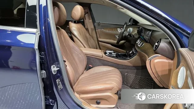 Mercedes-Benz E-Class W213 2020 Синий из Кореи, фото 2