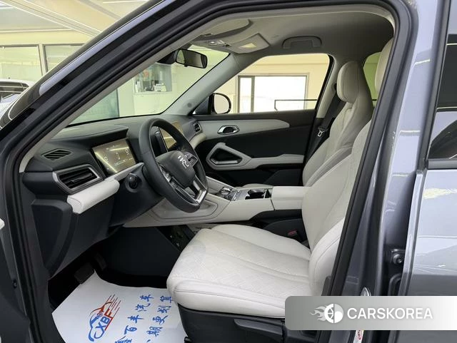 BYD Yuan UP 2025 Темно-серый из Китая, фото 2