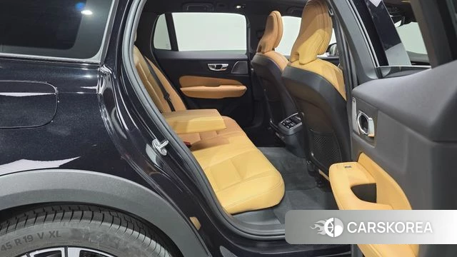 Volvo V60 Cross-Country 2nd Generation 2024 Черный из Кореи, фото 2