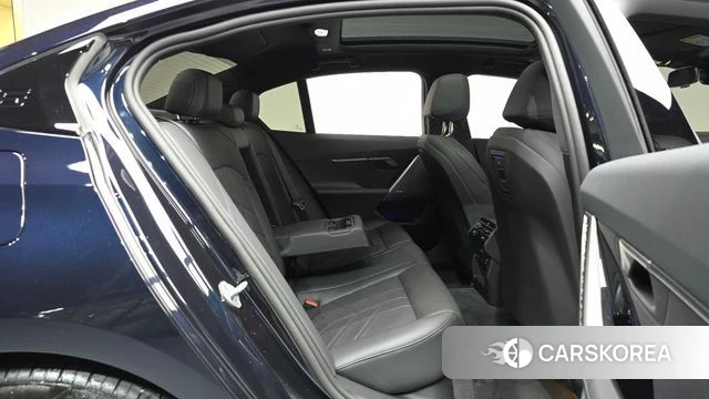 BMW 5 Series (G60) 2025 Черный из Кореи, фото 2
