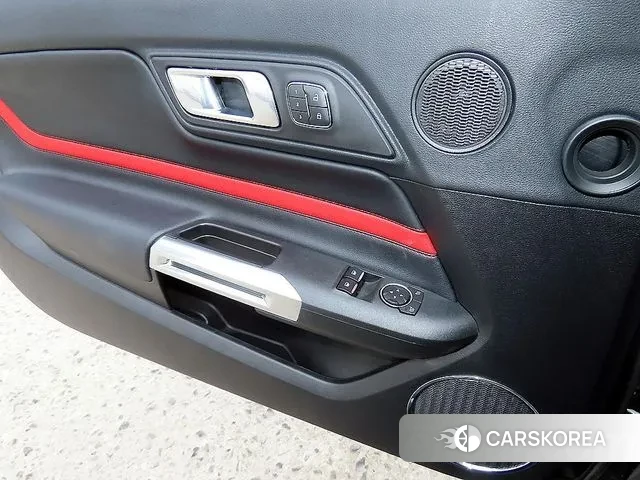 Ford Mustang 2019 Черный из Кореи, фото 2