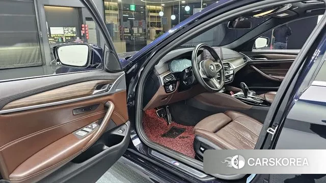 BMW 5 Series (G30) 2019 Черный из Кореи, фото 2