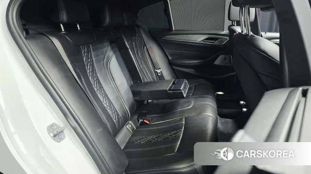 BMW 5 Series (G30) 2019 Белый из Кореи, фото 2