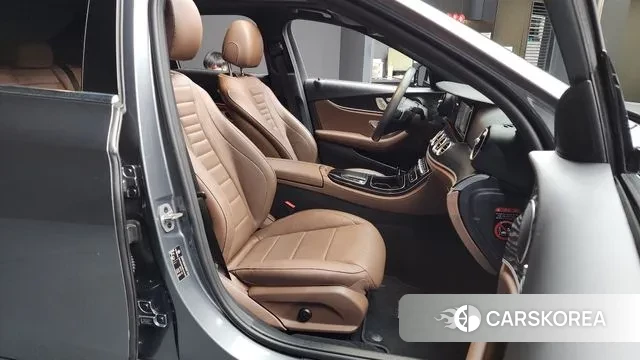 Mercedes-Benz E-Class W213 2022 Серый из Кореи, фото 2