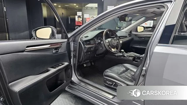 Lexus New ES300h 2018 Серый из Кореи, фото 2