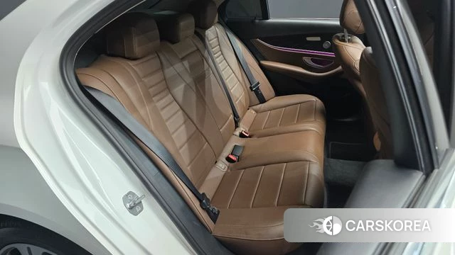 Mercedes-Benz E-Class W213 2018 Белый из Кореи, фото 2