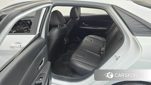 Hyundai Avante Hybrid (CN7) 2022 Белый из Кореи, фото 2