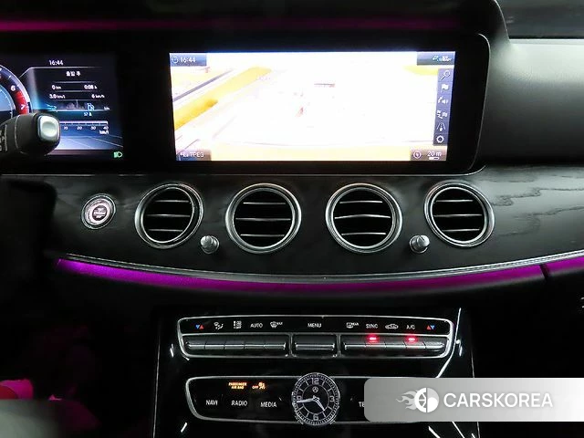 Mercedes-Benz E-Class W213 2020 Белый из Кореи, фото 2