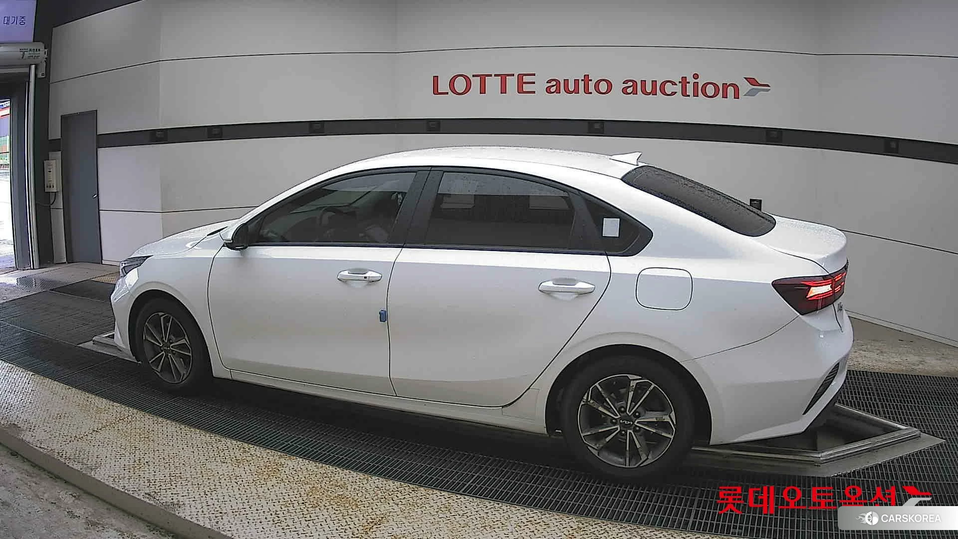 Kia K3 2022 Белый из Кореи, фото 2