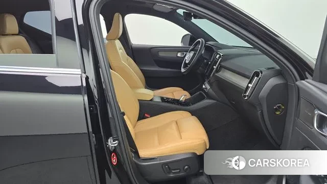 Volvo XC40 2021 Черный из Кореи, фото 2