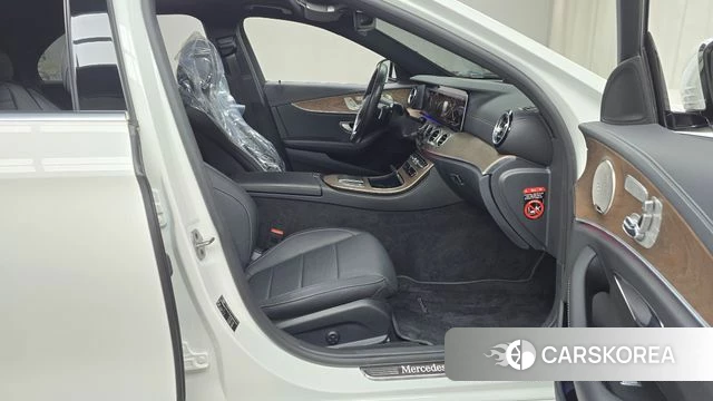 Mercedes-Benz E-Class W213 2021 Белый из Кореи, фото 2