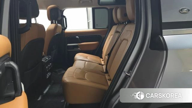 Land Rover Defender (L663) 2023 Серебристо-серый из Кореи, фото 2